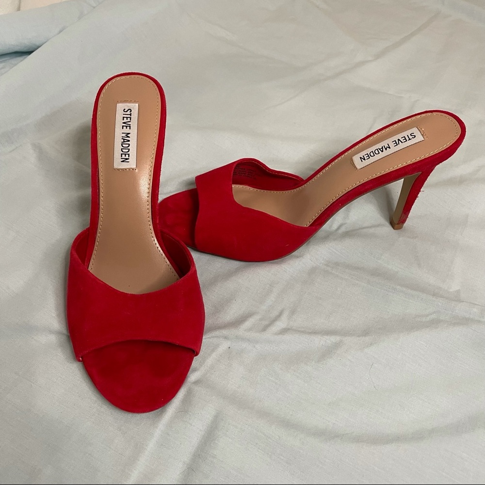 Steve Madden red kitten heel